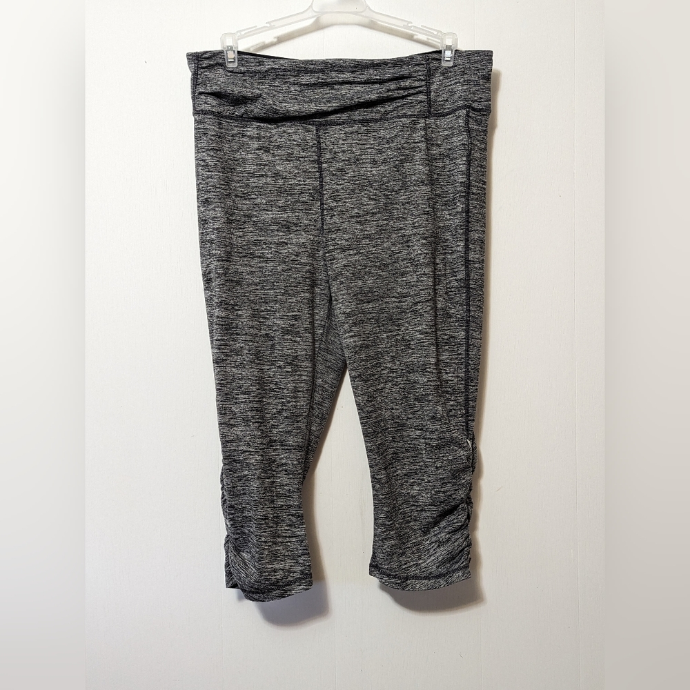 Women's Tangerine Active Capri Leggings With Zip Legs Gray Size XXL